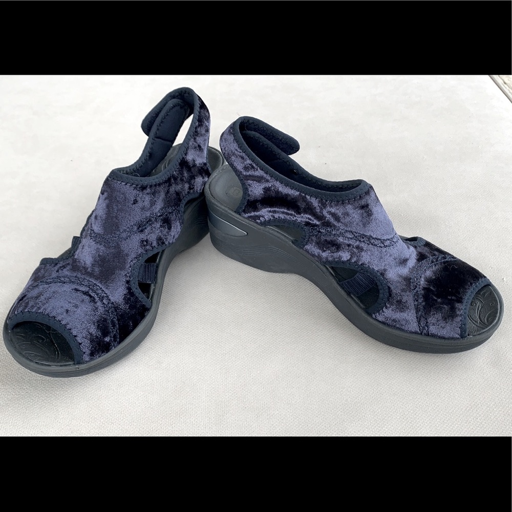 BZees brushed velvet sandals